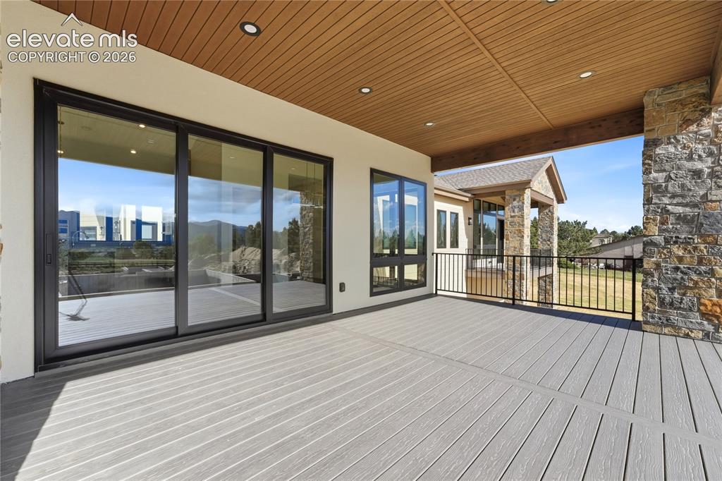 Image 19 of 48: Deck