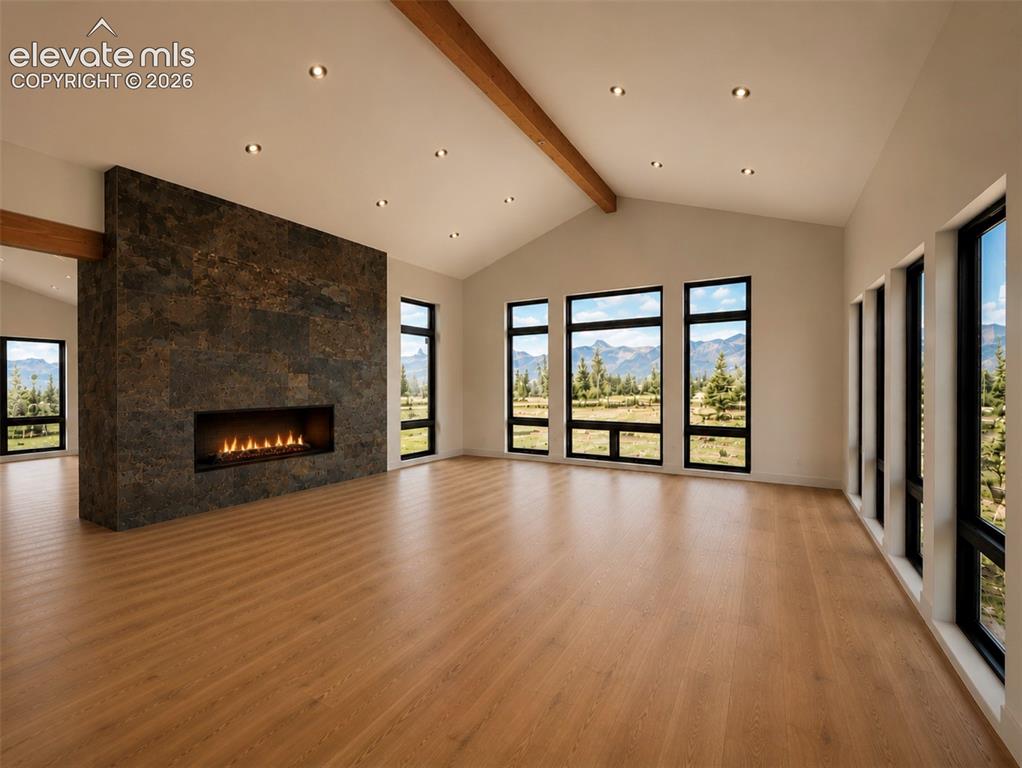 Image 4 of 10: Great Room