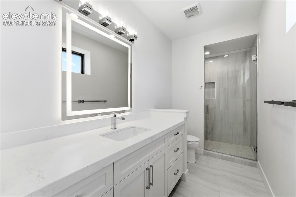 Image 42 of 48: Bathroom