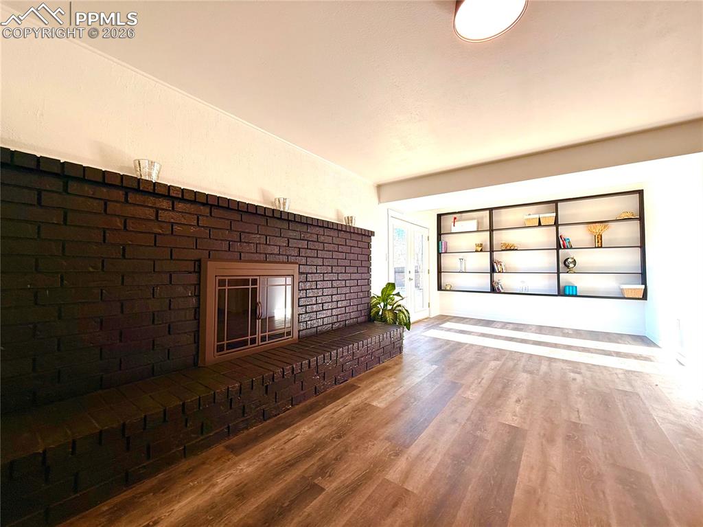 Image 17 of 45: Family Room