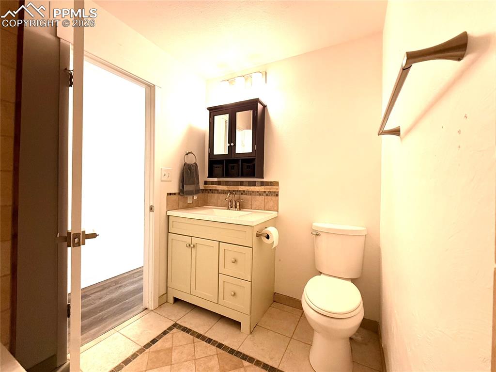 Image 26 of 45: Bathroom