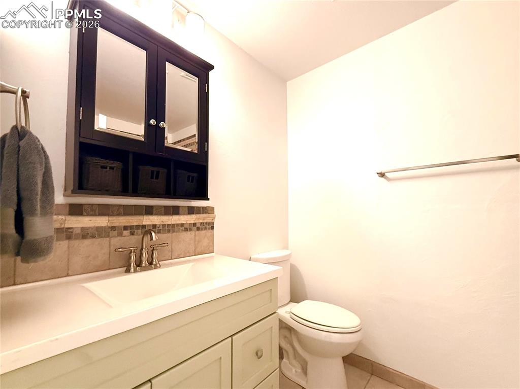 Image 28 of 45: Bathroom