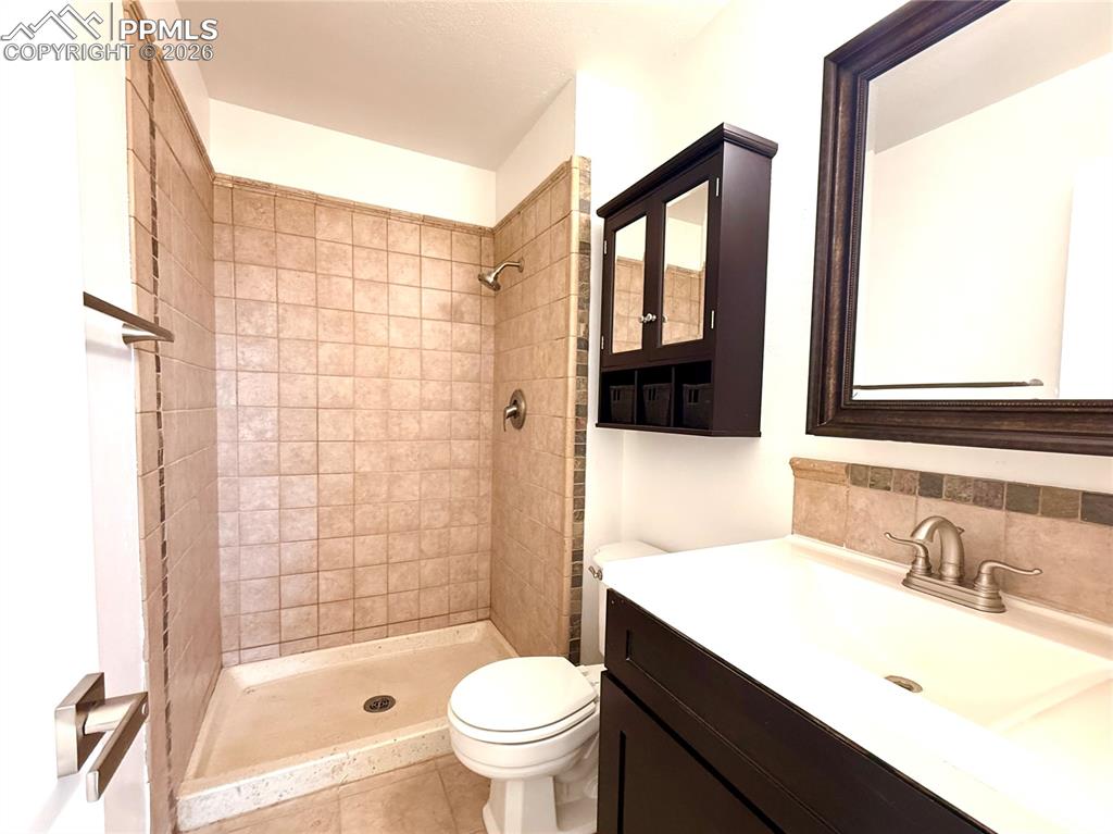 Image 29 of 45: Bathroom