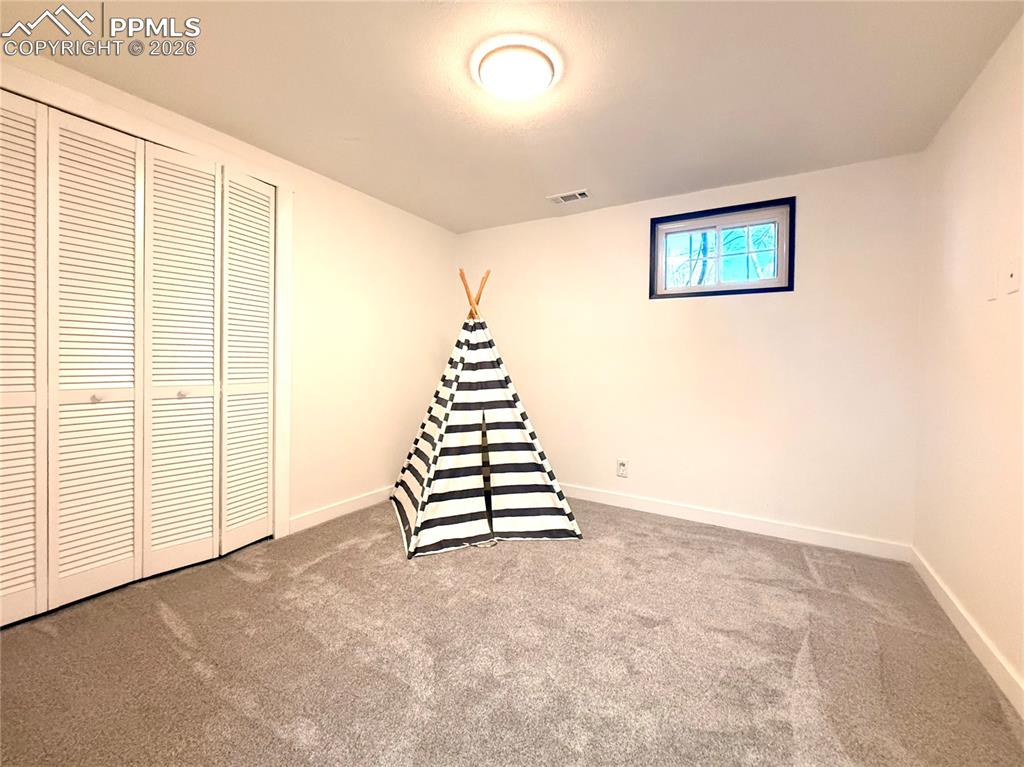 Image 32 of 45: Bedroom