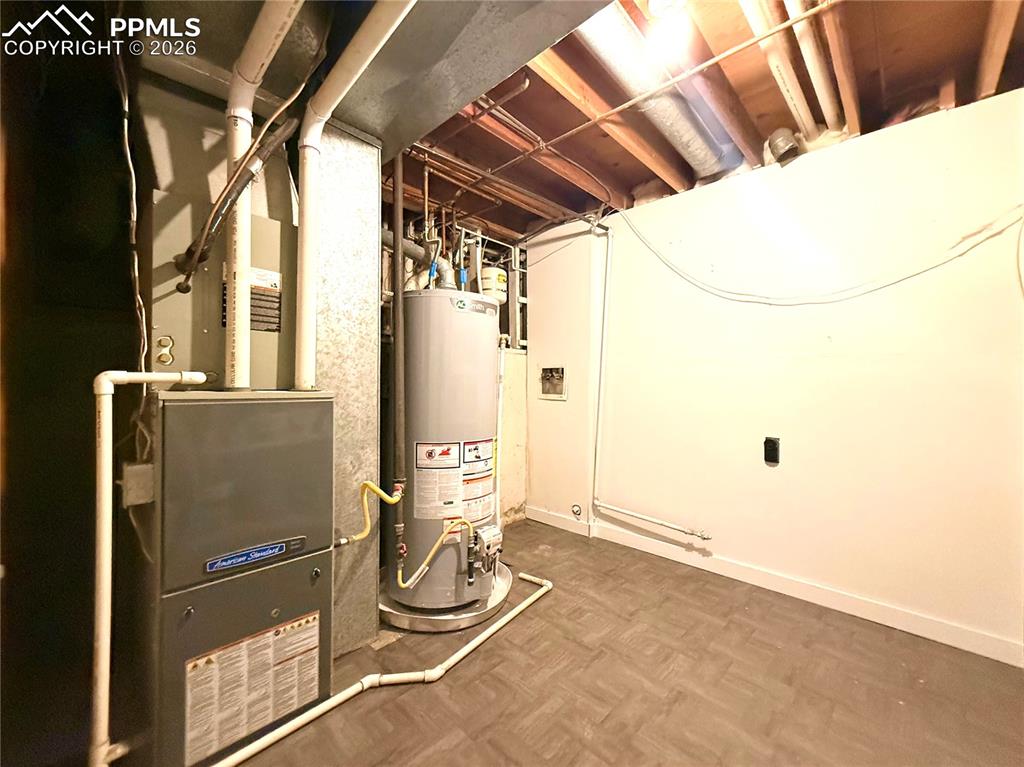 Image 40 of 45: Utility Room