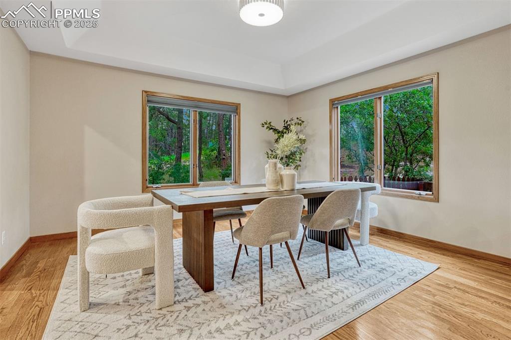 Image 10 of 38: Dining Area