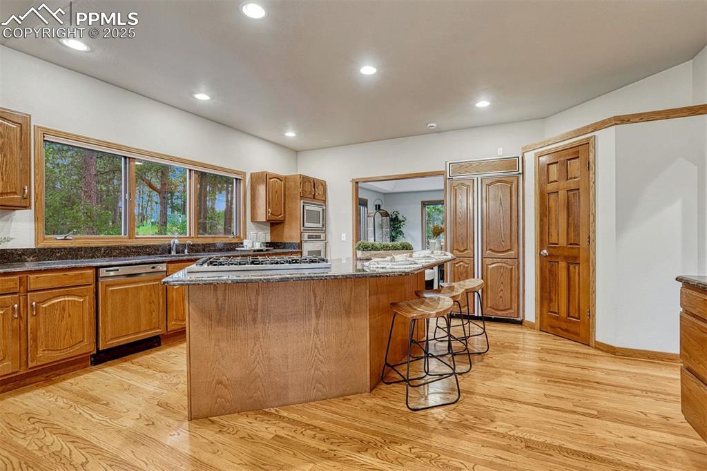 Image 13 of 38: Kitchen