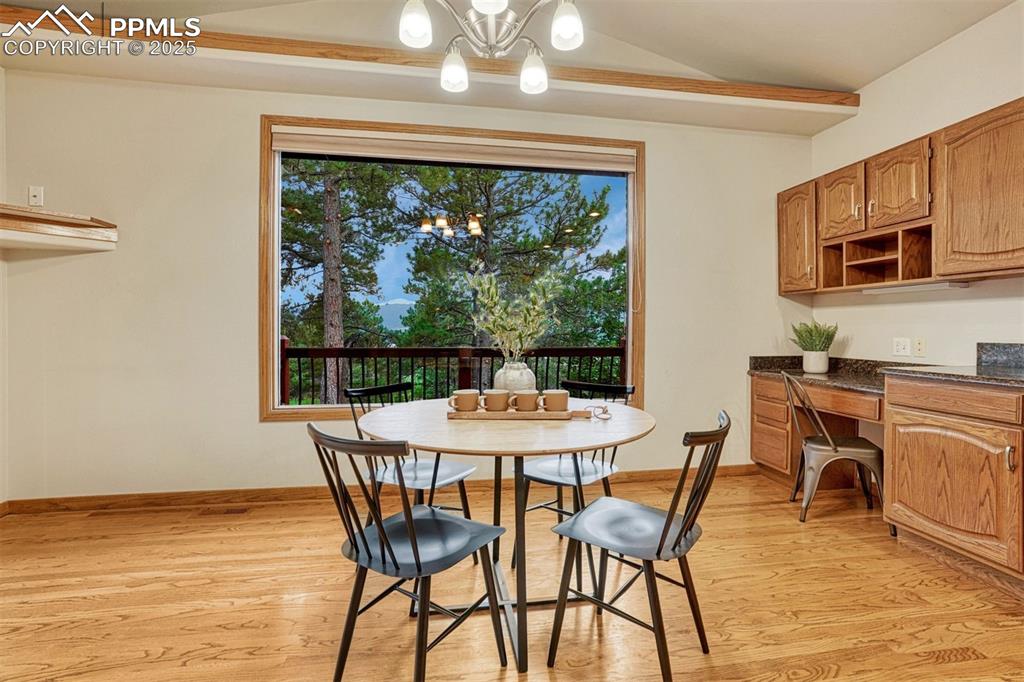 Image 14 of 38: Dining Area