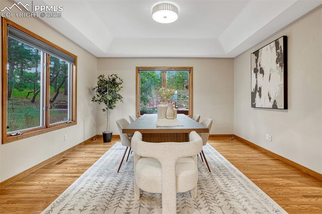 Image 16 of 38: Dining Area