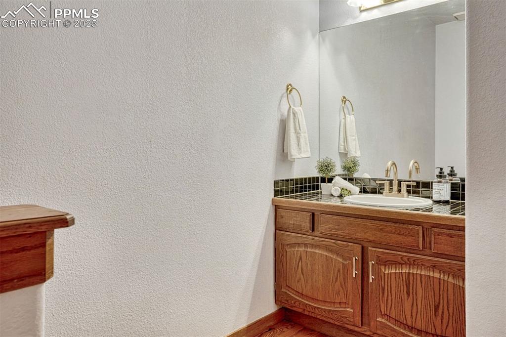 Image 20 of 38: Bathroom