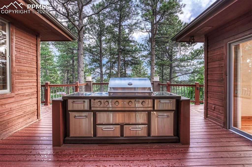 Image 22 of 38: Deck