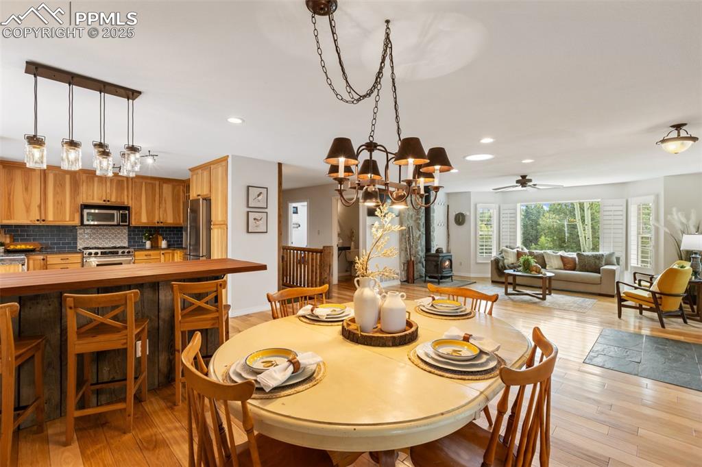 Image 11 of 50: Dining Area