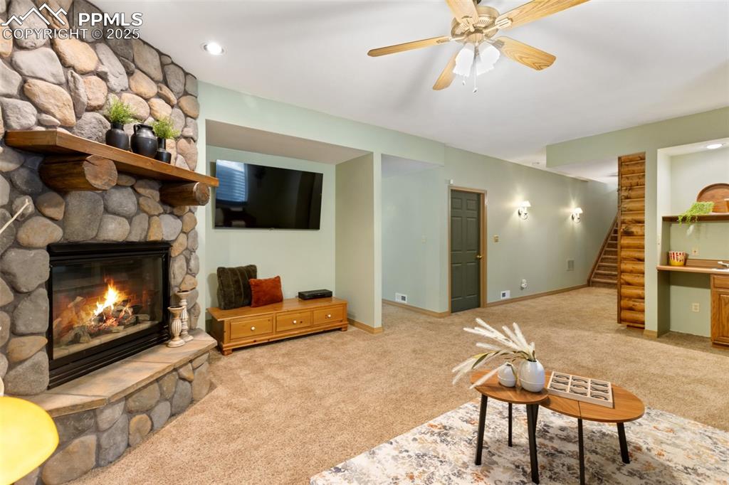 Image 31 of 50: Family Room