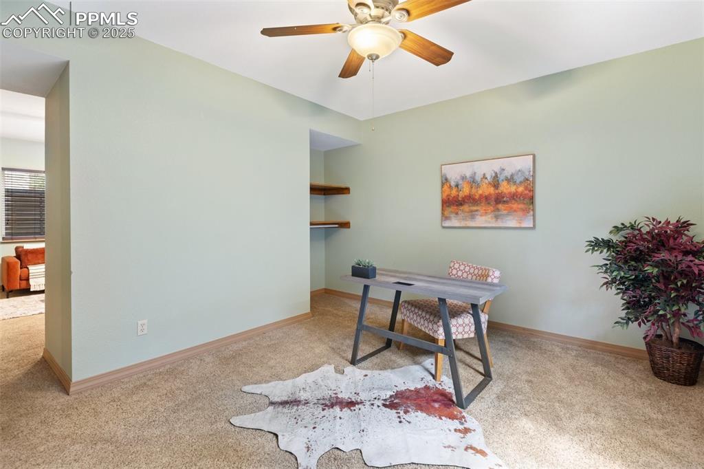 Image 33 of 50: Bedroom