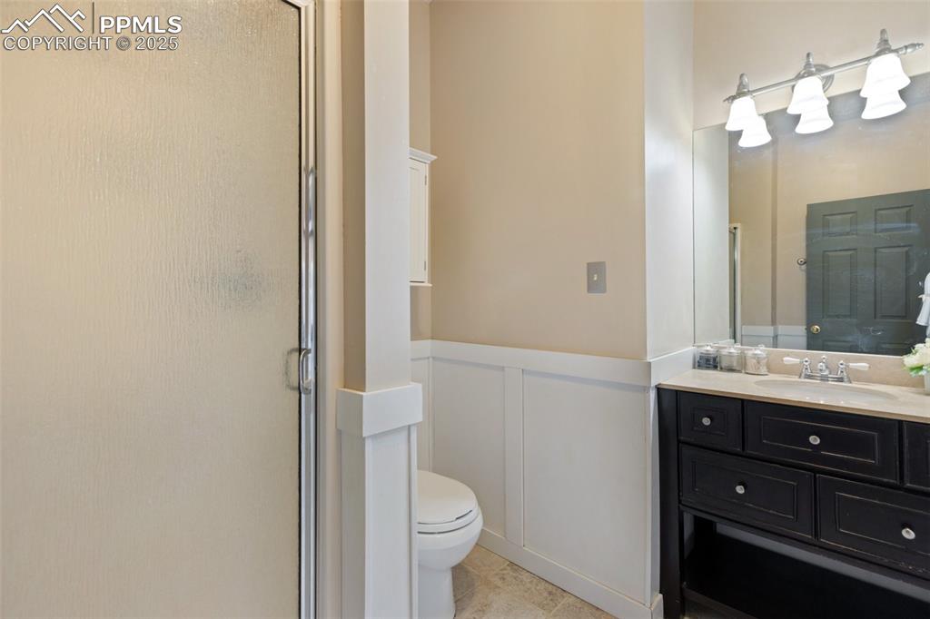 Image 34 of 50: Bathroom