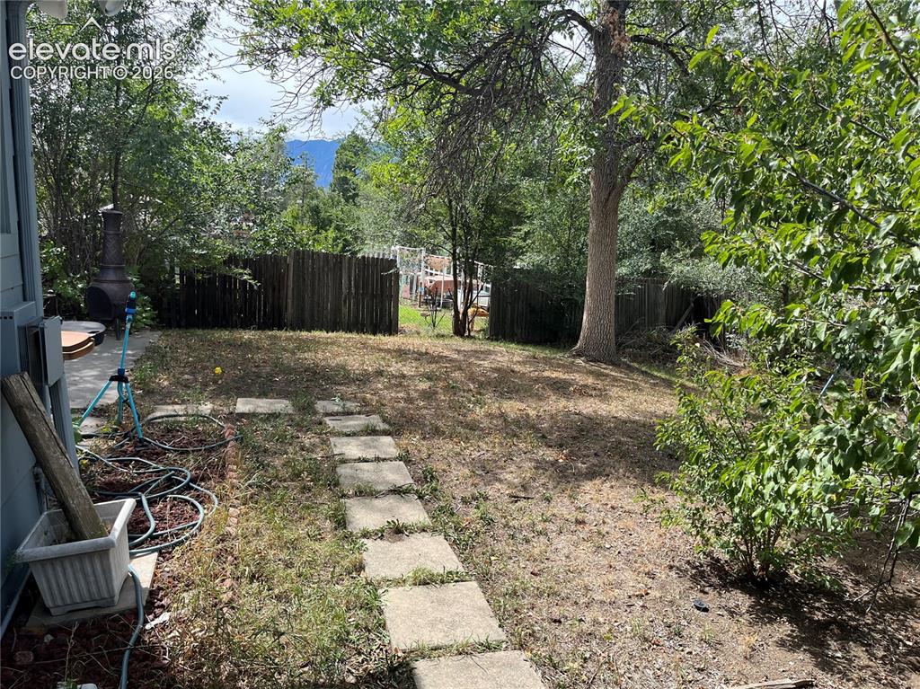 Image 15 of 15: Yard