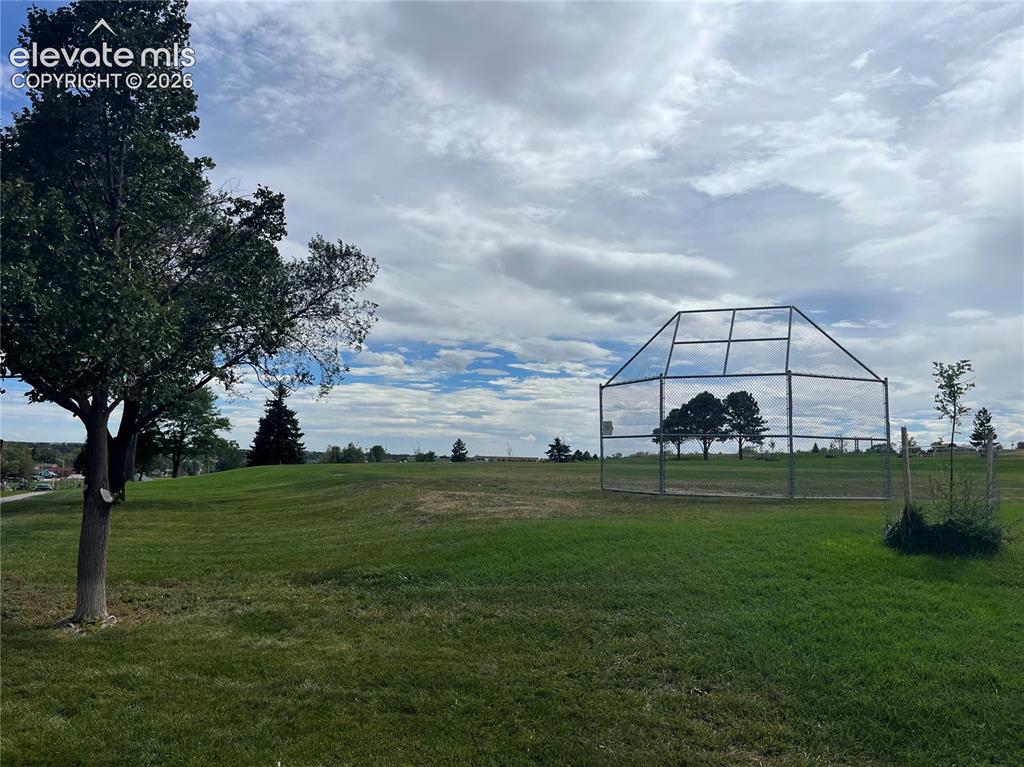 Image 3 of 15: Park nearby