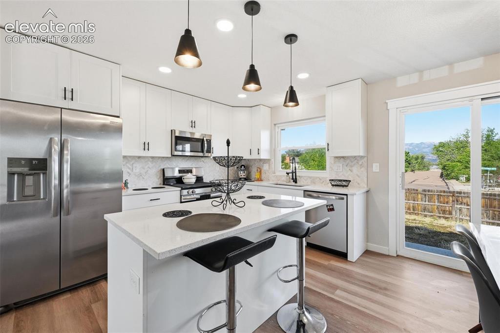 Image 10 of 30: Kitchen