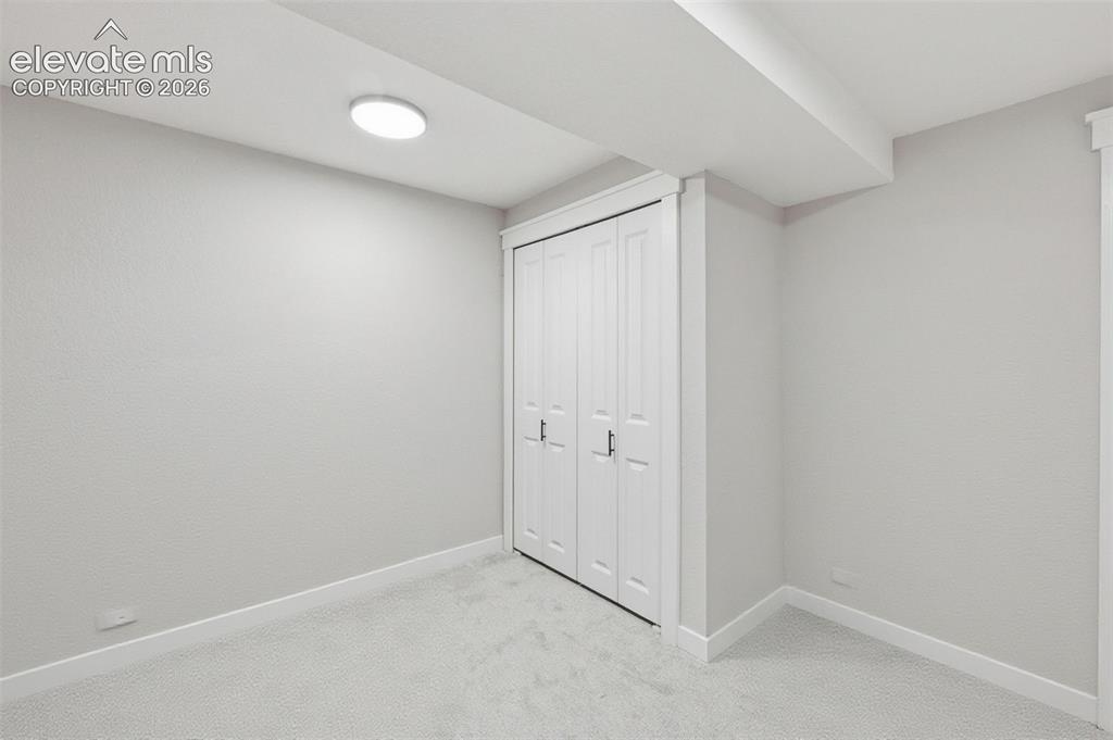 Image 18 of 30: Bedroom