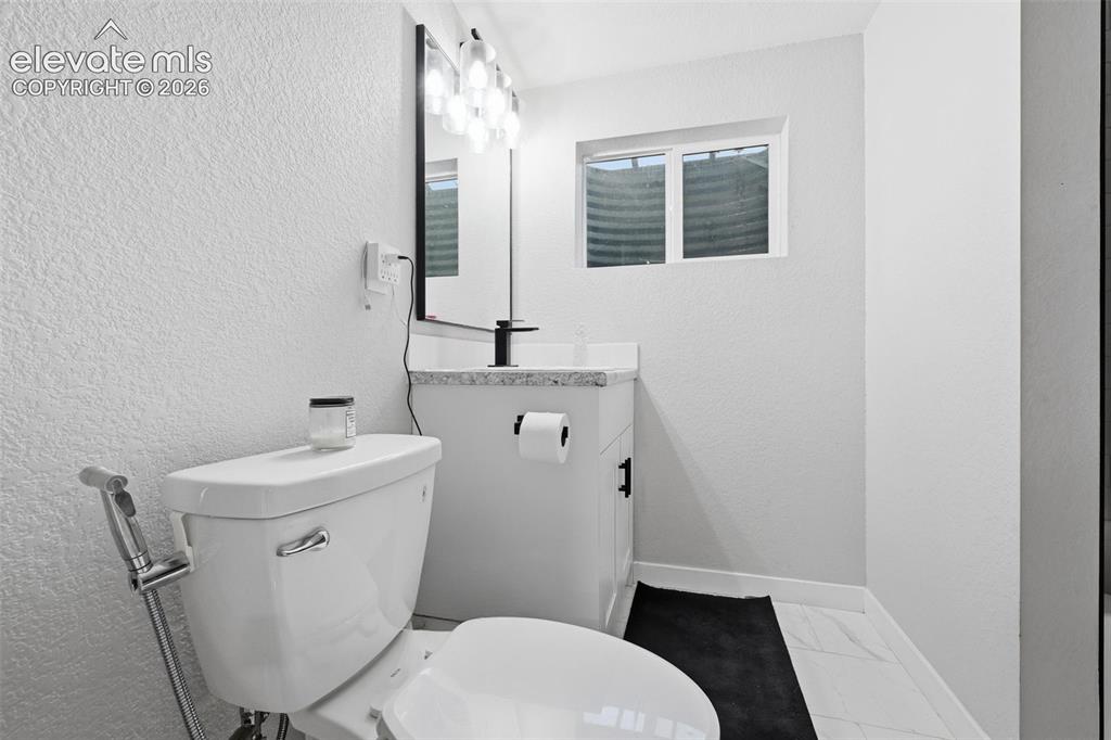 Image 20 of 30: Bathroom