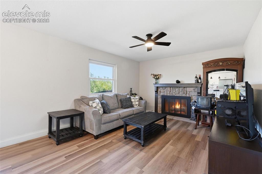 Image 6 of 30: Living Room