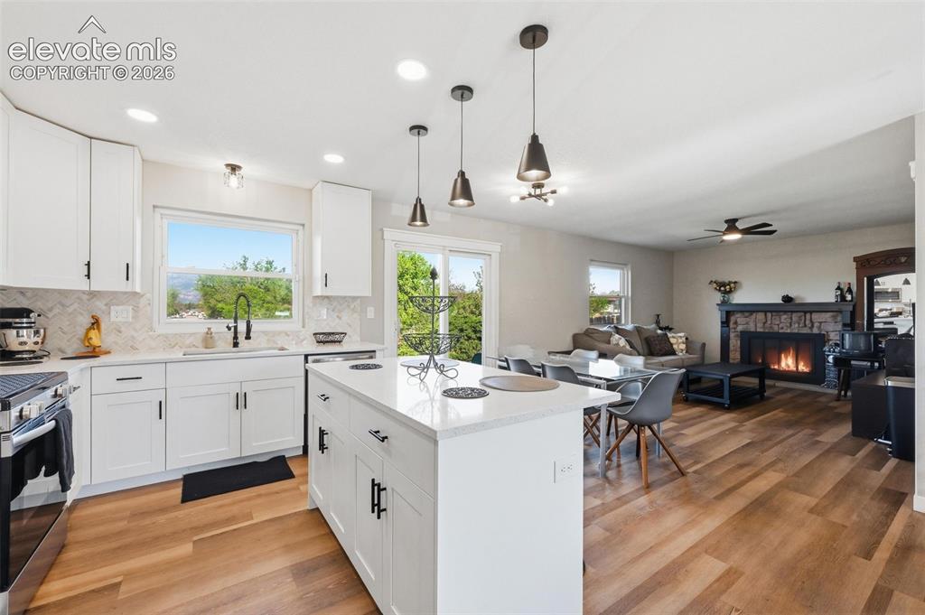 Image 8 of 30: Kitchen