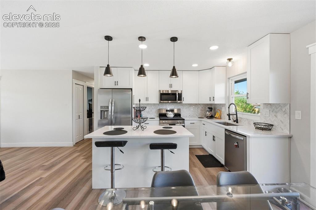 Image 9 of 30: Kitchen