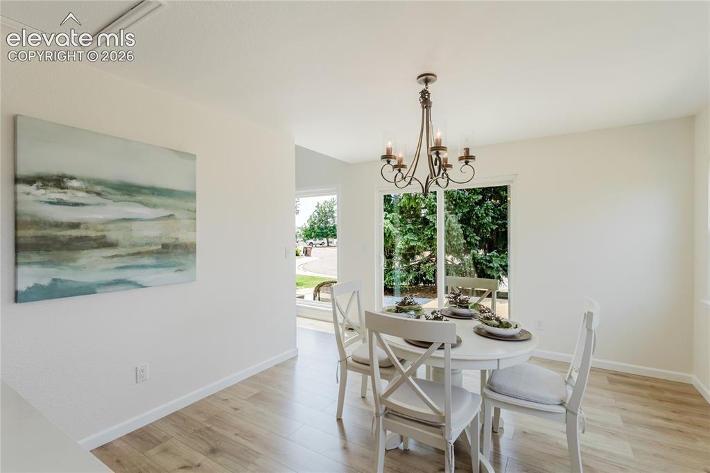 Image 13 of 50: Dining Area