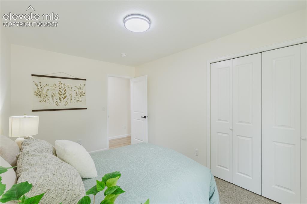 Image 19 of 50: Bedroom