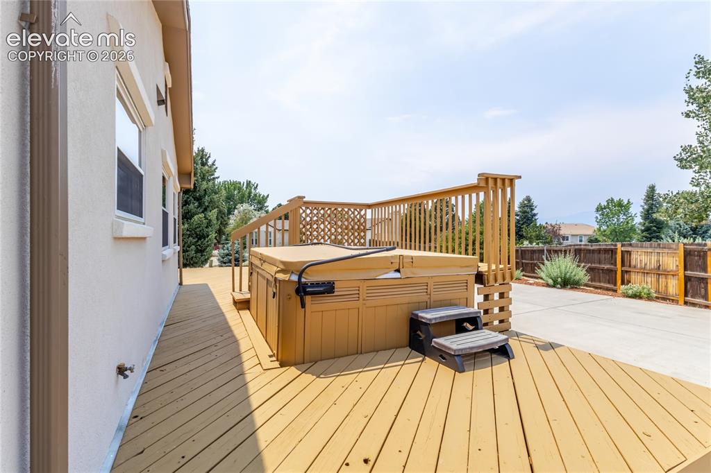 Image 46 of 50: Deck