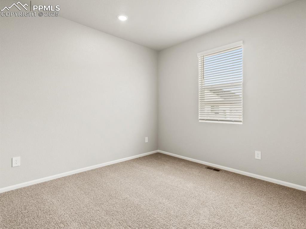 Image 16 of 26: Empty room with carpet flooring and recessed lighting