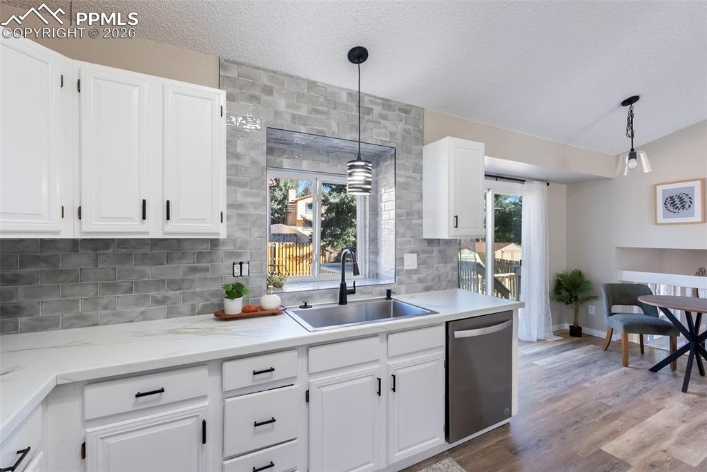 Image 16 of 45: Kitchen