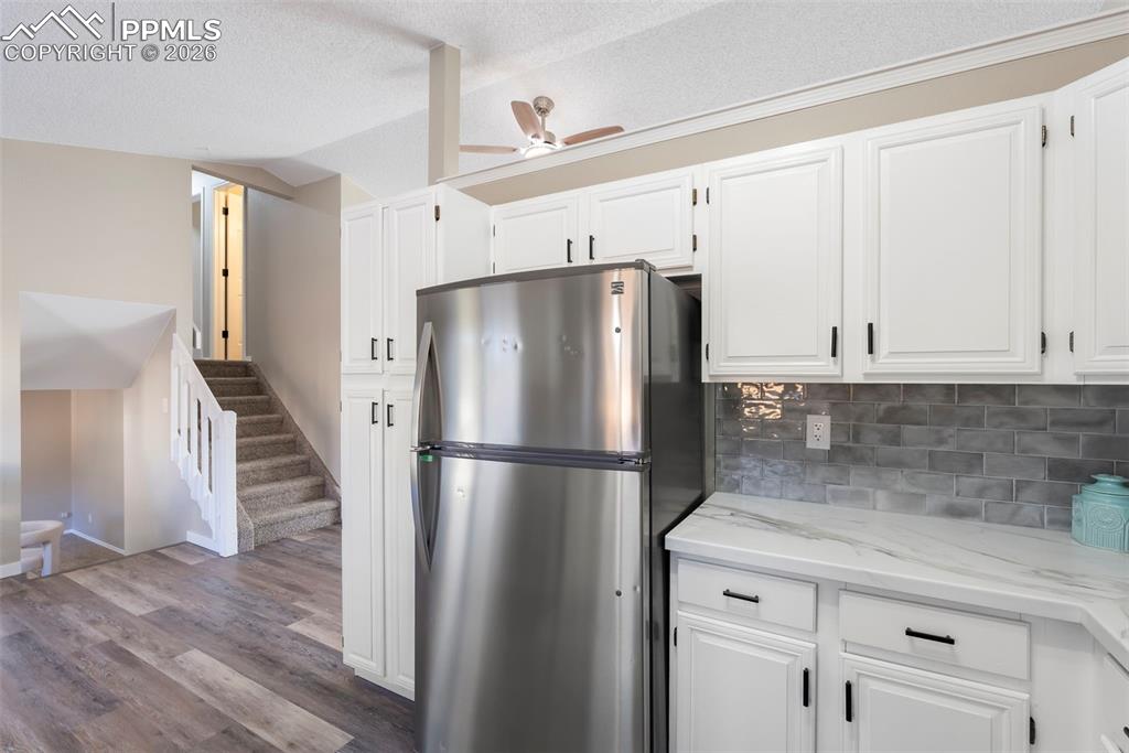 Image 17 of 45: Kitchen