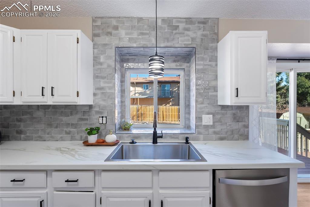 Image 18 of 45: Kitchen