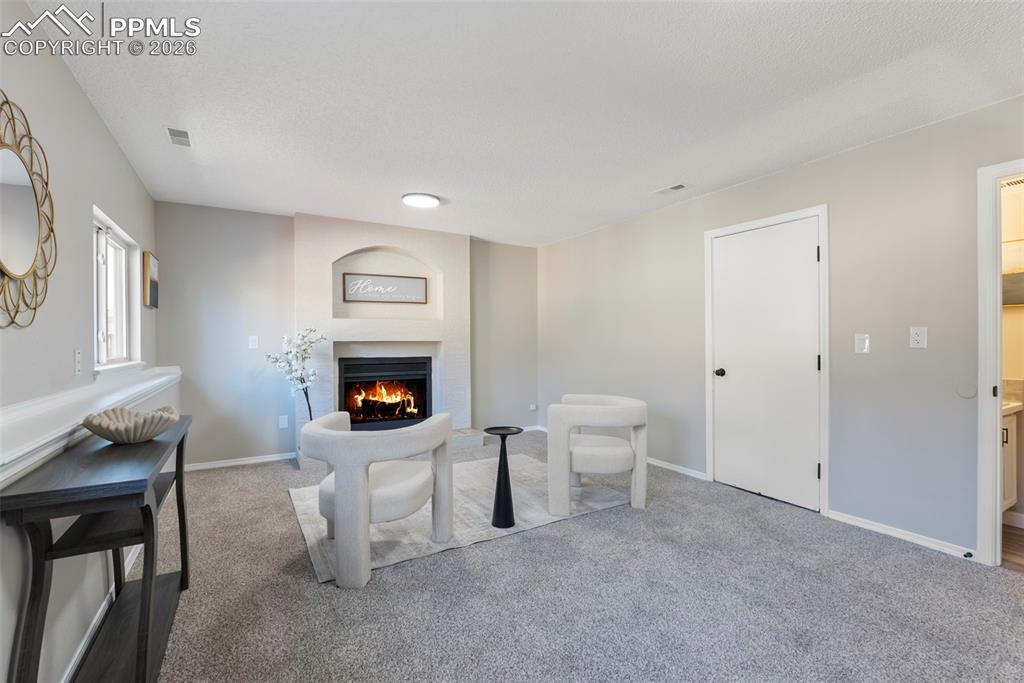 Image 20 of 45: Living Room