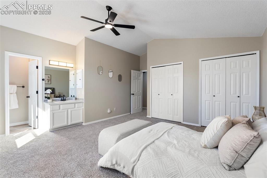 Image 32 of 45: Bedroom