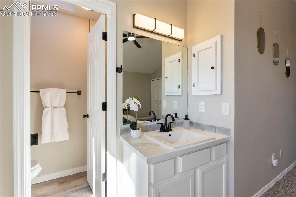 Image 34 of 45: Bathroom