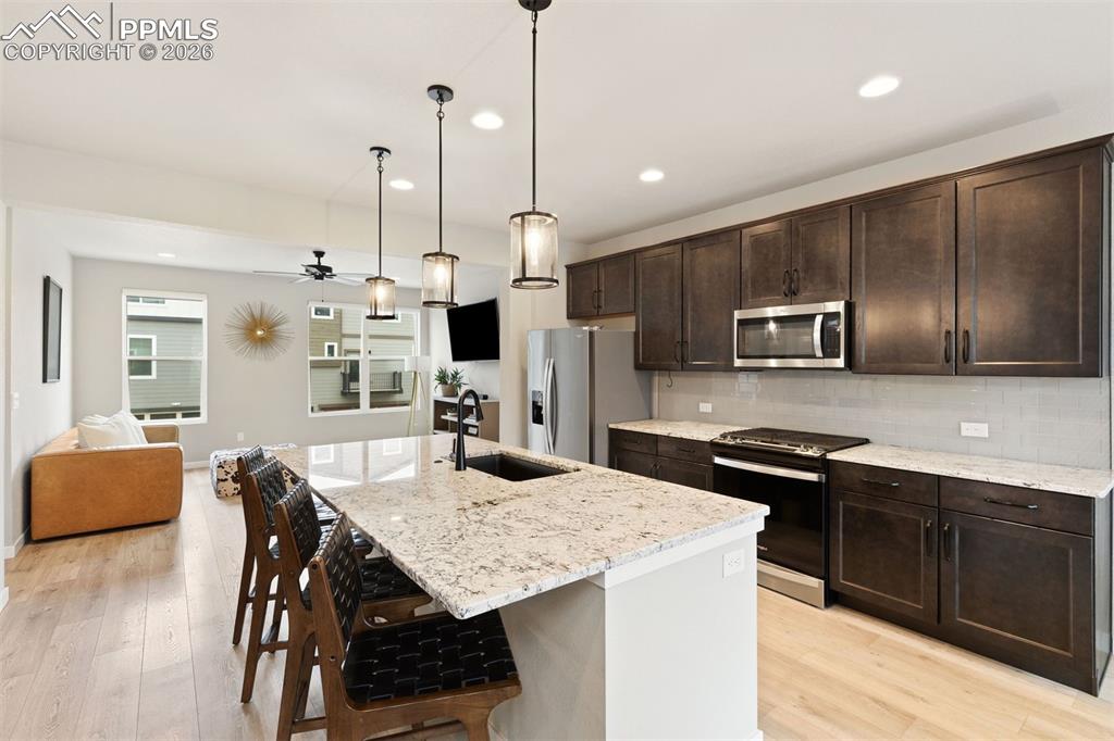 Image 10 of 32: Kitchen