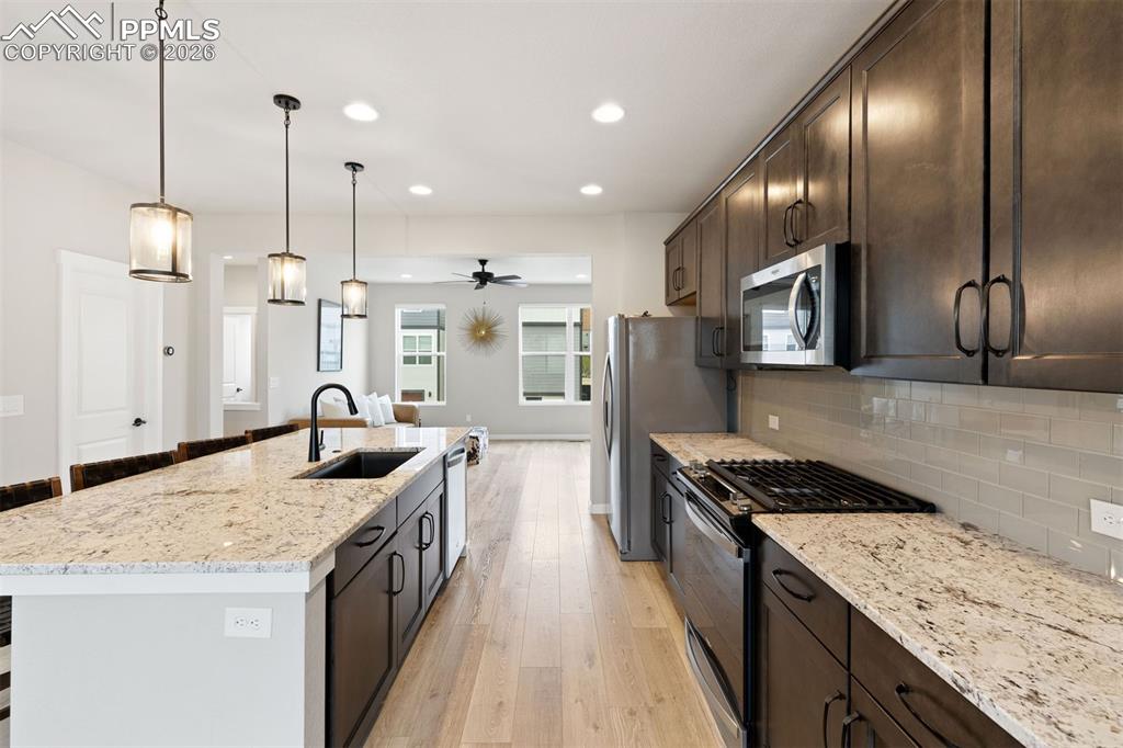 Image 11 of 32: Kitchen