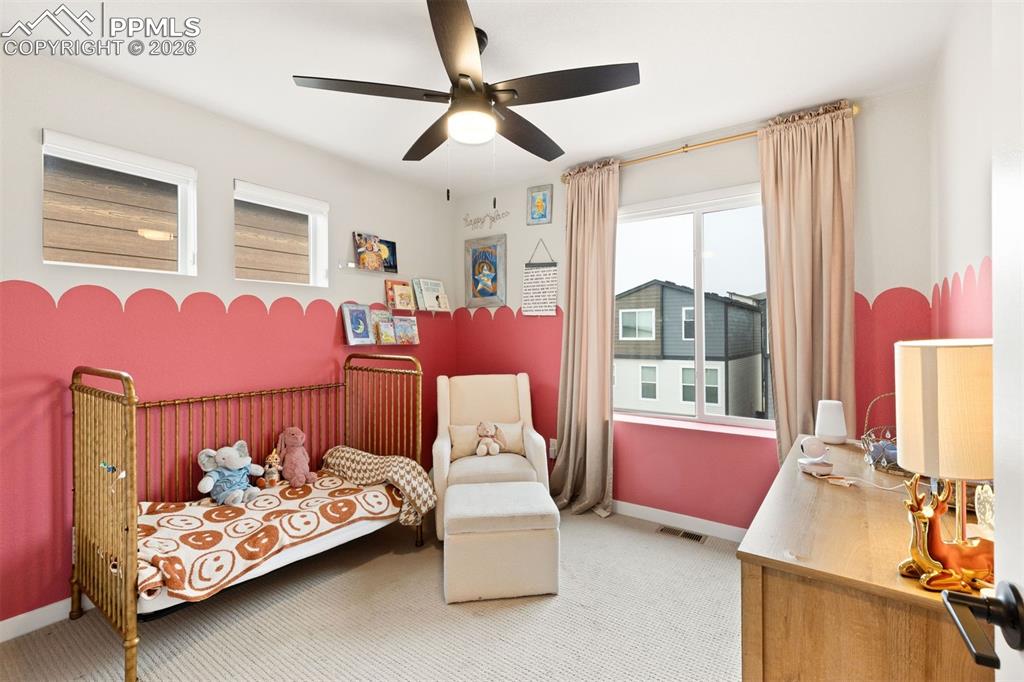 Image 23 of 32: Bedroom