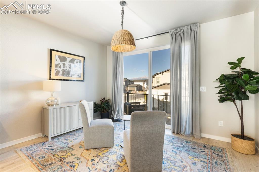 Image 4 of 32: Sitting Room