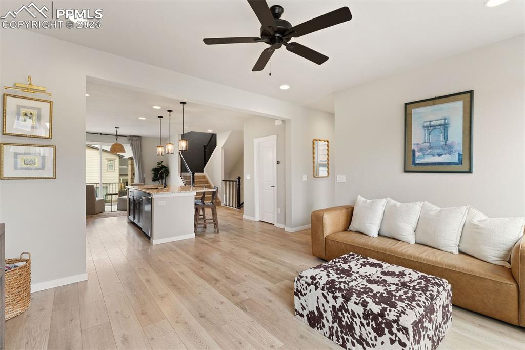 Image 5 of 32: Living Room