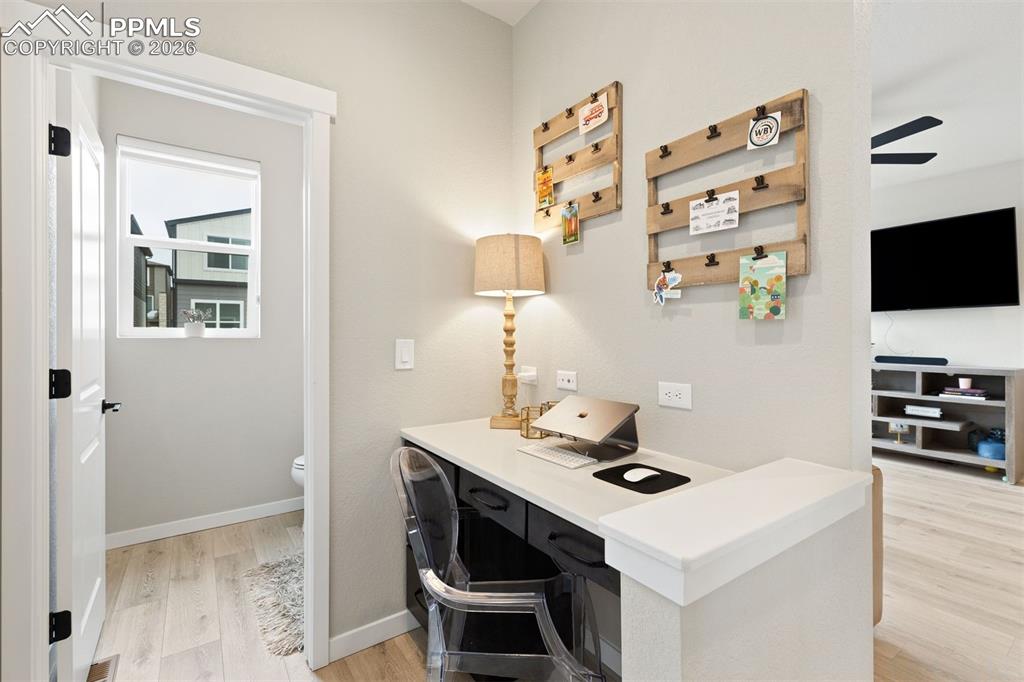 Image 6 of 32: Office