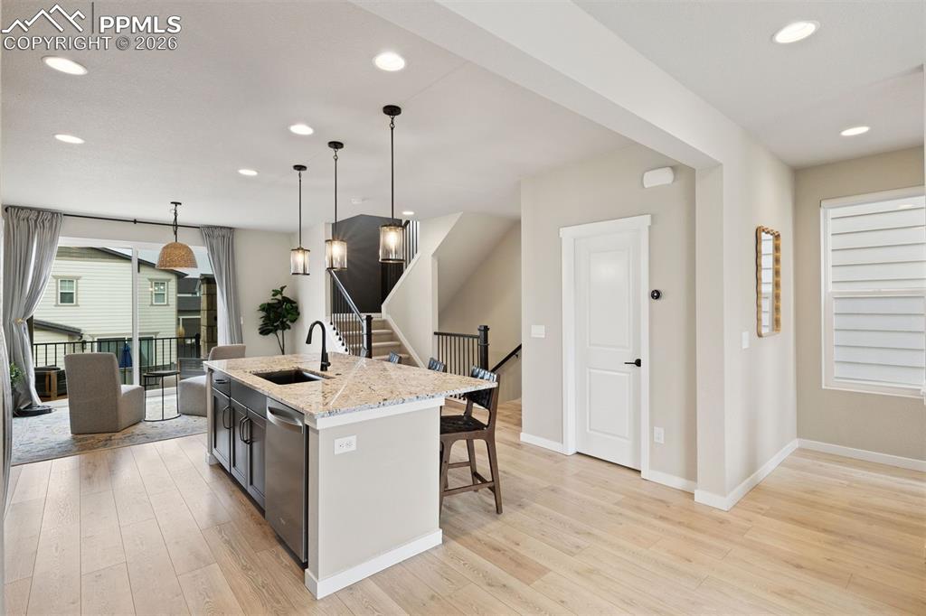 Image 9 of 32: Kitchen