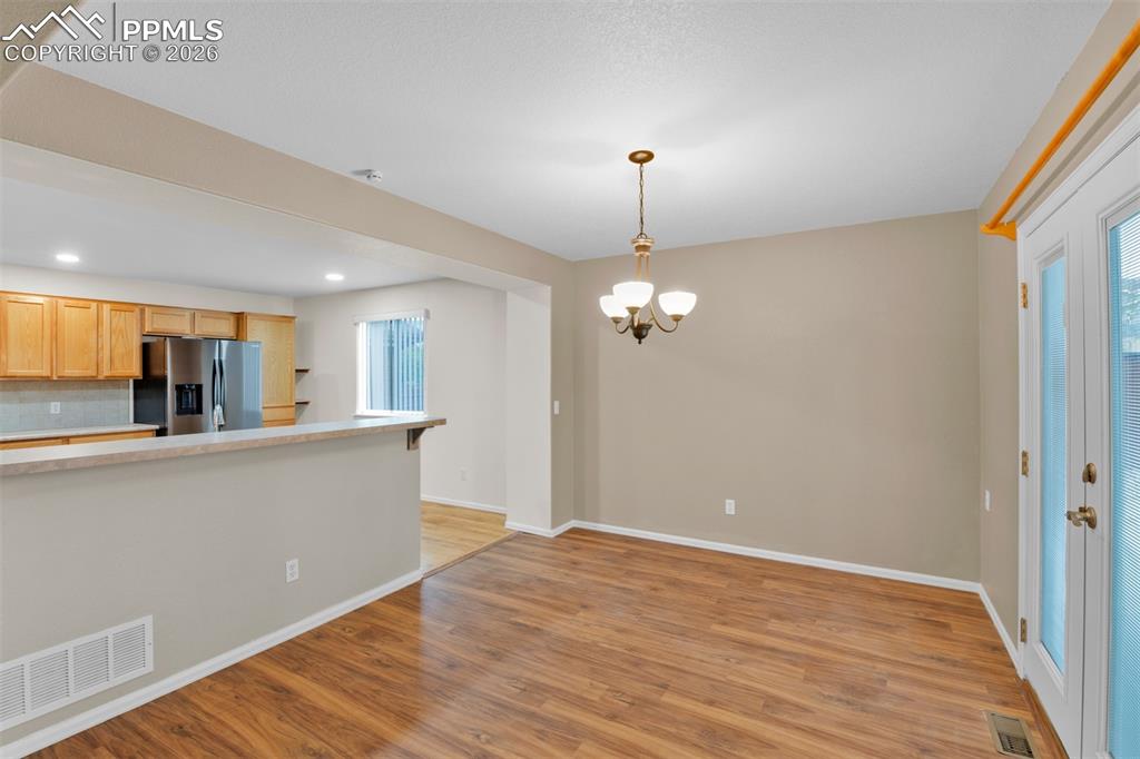 Image 19 of 50: Kitchen