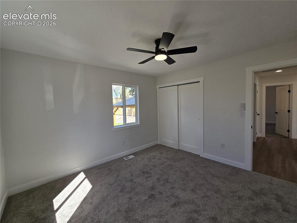 Image 16 of 36: Bedroom