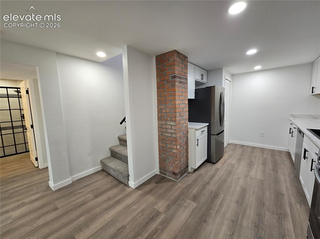 Image 19 of 36: Kitchen
