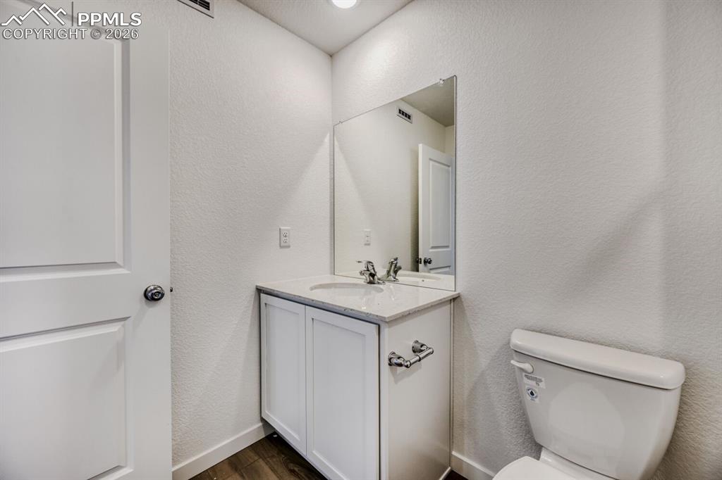 Image 10 of 14: Bathroom