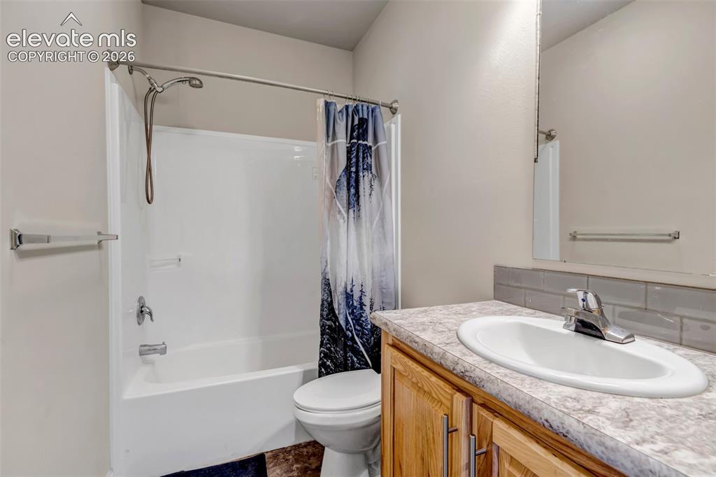 Image 16 of 35: Bathroom