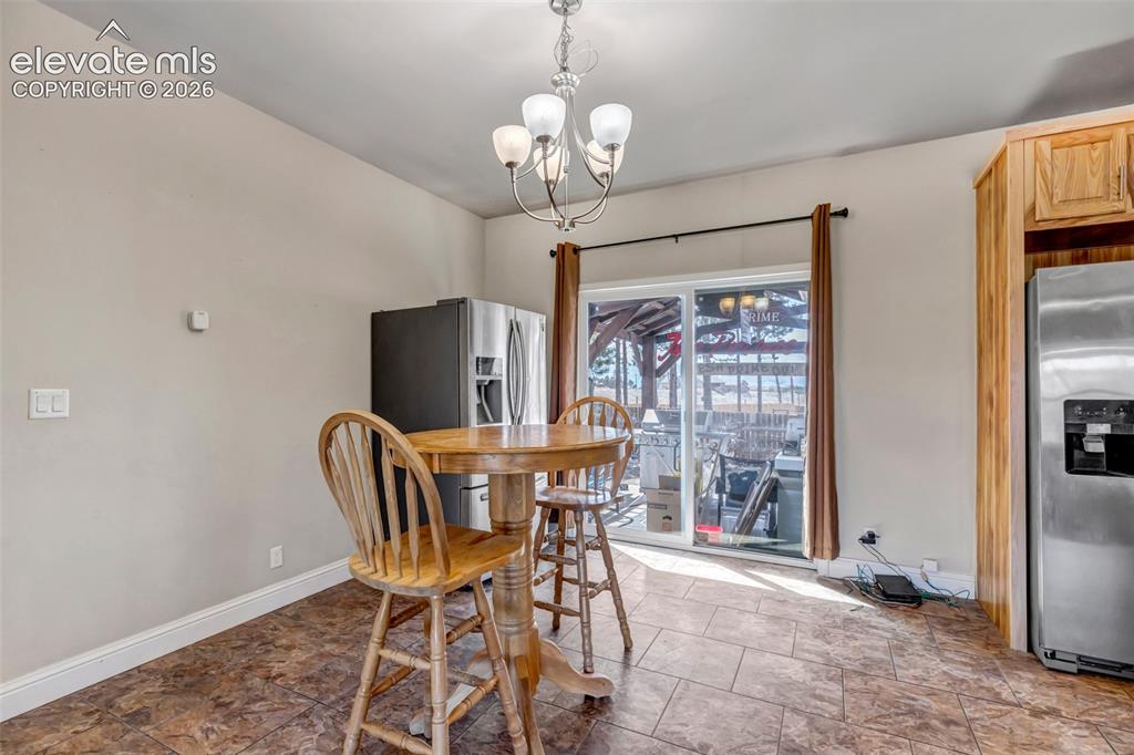 Image 17 of 35: Dining Area